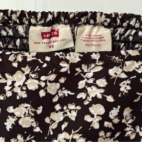 Levi’s| ‘Yvie’ Puff 3/4 Sleeve Smocked Cropped Blouse Floral Black Agate Sz XS - Picture 5 of 6